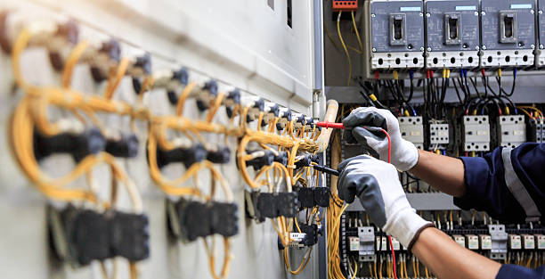 Professional Electrician technician working in Roscoe, IL